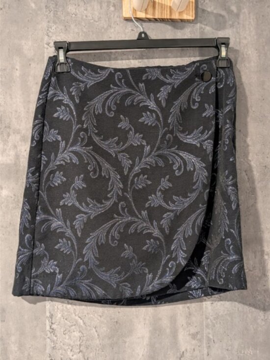 Dresses & Skirts - Women's LOFT Skirt Size 4 Black Blue Floral